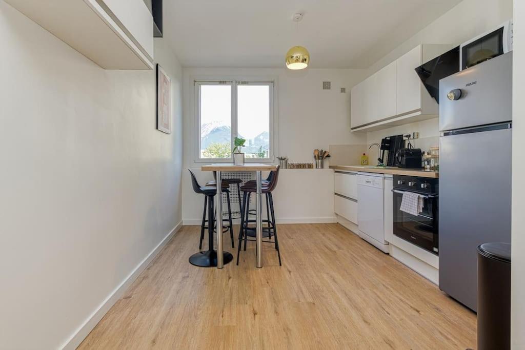 Apartment Standing, 4 Ch Dont 2 Sdb Prive, Clim, Fibre *